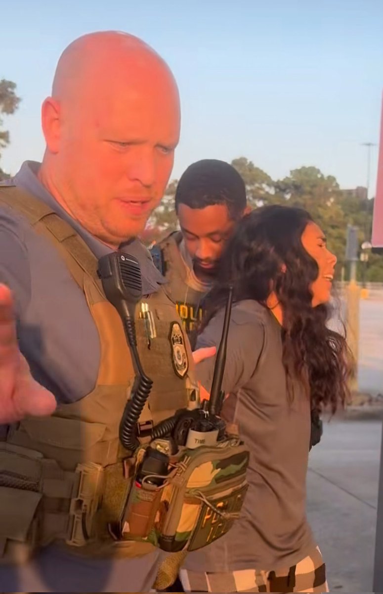 CarrieCnh12's tweet photo. Yesterday a young woman was assaulted and kidnapped from a Sam's Club by three men claiming to be law enforcement. One of the men had nothing showing him to be ICE, DHS, or a Sheriff. 
Almost 70,000 people are believed to be held captive by ICE in for-profit concentration camps. https://t.co/egj2CedbfX
