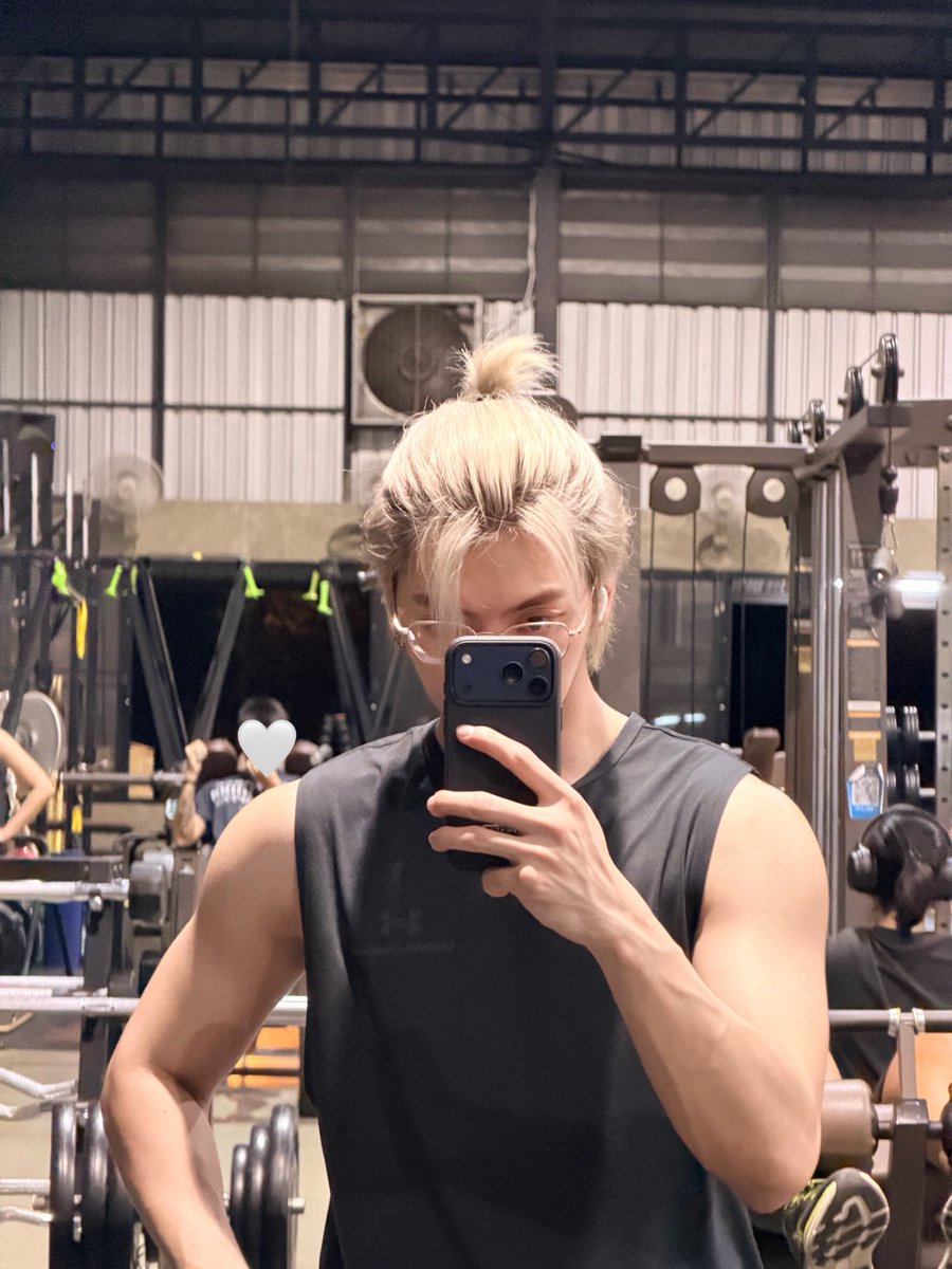 Bossckm_'s tweet photo. เหมือนอนิเมะตัวไหนสักตัววว ไหนแปะในโพสนี้ให้หน่อยครับ เผื่ออยากไปคอส 😋☺️

#Bosschaikamon #bossckm https://t.co/YCIJ2D7VoU