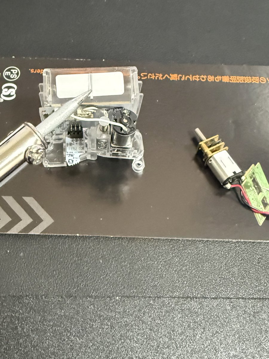 ITDocSupport's tweet photo. スマートロックは無事DIYで修理できました！
(モーター交換)

修理に出すと3,000円
買い直すと4,000円
DIYだと300円

はんだごてなんて、随分久しぶりに使いました😅
明日からまた快適ライフです♪ https://t.co/kmmU8DRsgz