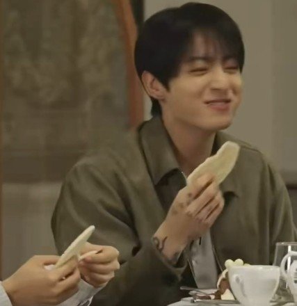 guguloved's tweet photo. the smile and the nose scrunch ☹️ https://t.co/7ryWYyxP5G