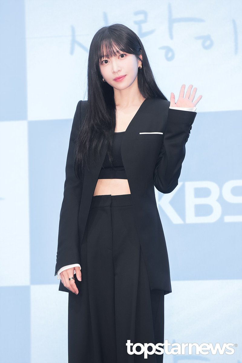 MALIBUCARIB's tweet photo. #Hani at press conference for the KBS2 drama ‘ 사랑이 온다’  #하니 #EXID #안희연 https://t.co/MDRKfdJDWG