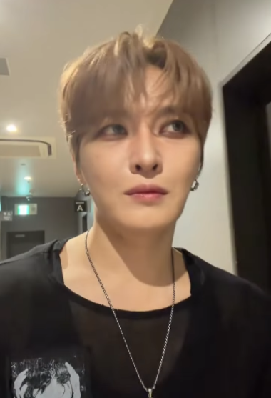 Kkorepo's tweet photo. #ジェジュン、食べ物を前に葛藤する健気な姿…「我慢する男」（動画あり） 
🔗https://t.co/sUZ0482RZ0 https://t.co/2FAoA52Kkk