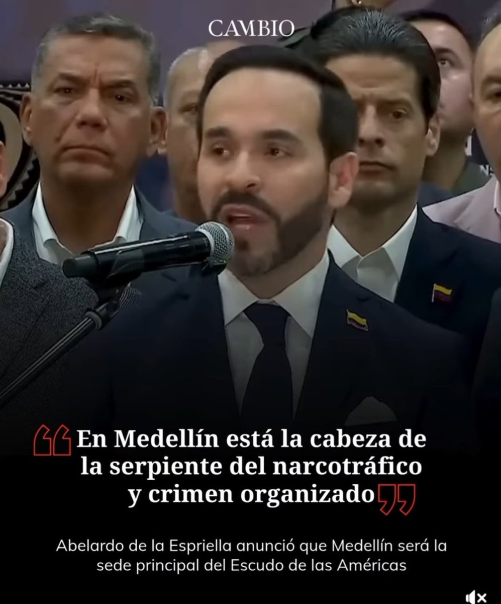 Gmv476's tweet photo. @NoticiasCaracol Payaso periodista este lavando le la cara, Abelardo será que lo atacarán como hicieron con Petro todos los dias https://t.co/K5uM8h1oN1