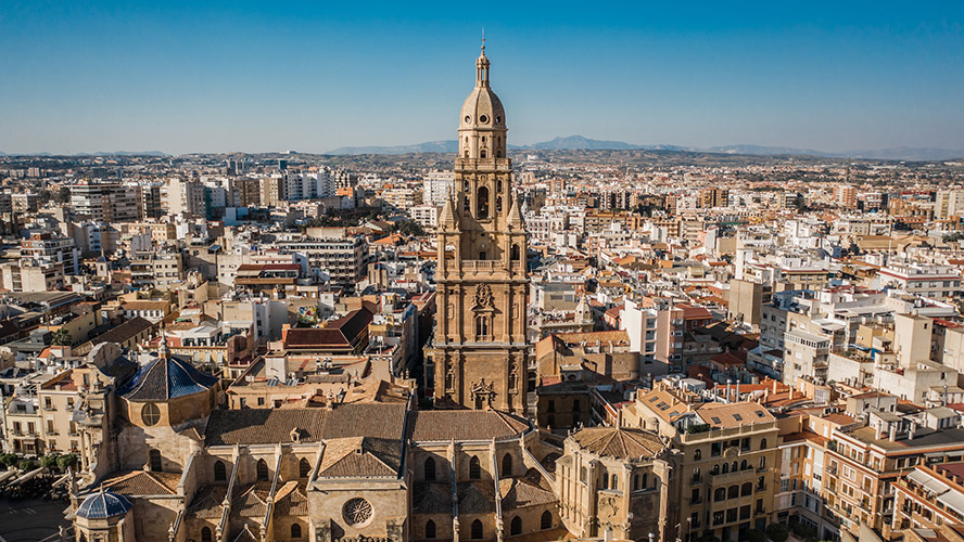 huermur's tweet photo. Y luego tenemos el fenómeno del efecto 'isla de calor' que en la ciudad de #Murcia se nota especialmente fuerte por las noches. El ayuntamiento lleva años empeñado en encementar cada rincón de la ciudad, cuando lo que hace falta es quitar cemento, renaturalizar y poner árboles https://t.co/t7I1UAPok5
