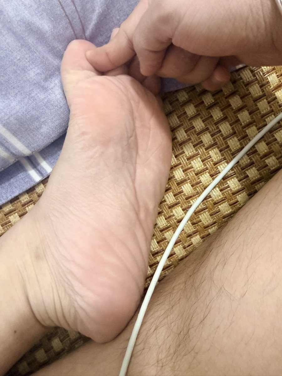 mg20060424's tweet photo. 东莞有想舔脚的骚狗吗 https://t.co/IBzFo5RGfU