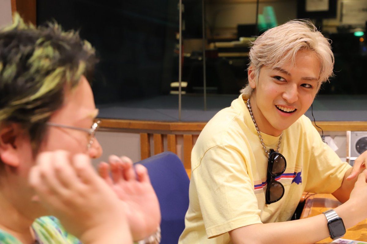 STARGLOWTHEBASE's tweet photo. #STARGLOW 放送中

🗣️#こっちのけんと さん
兄は「五角形全部完璧」
弟は「人なっつこさ」、
自分は何だろうと悩んだ。

ヒップホップ
父の影響での「フォークソング」
大学で学んだ「ディズニーソング」
この３つがMIXされて…

#スタベース
https://t.co/w8WQfArs7V https://t.co/OSm6Yj9dEu