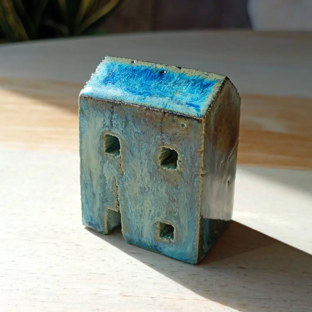 Destromatic_art's tweet photo. handmade, fired up to 1200 degrees Celcius, this house is made to last! 
#HandmadeProducts #miniaturehouse #ceramics #ceramic #pottery #homedecor https://t.co/HeUCbudhTE