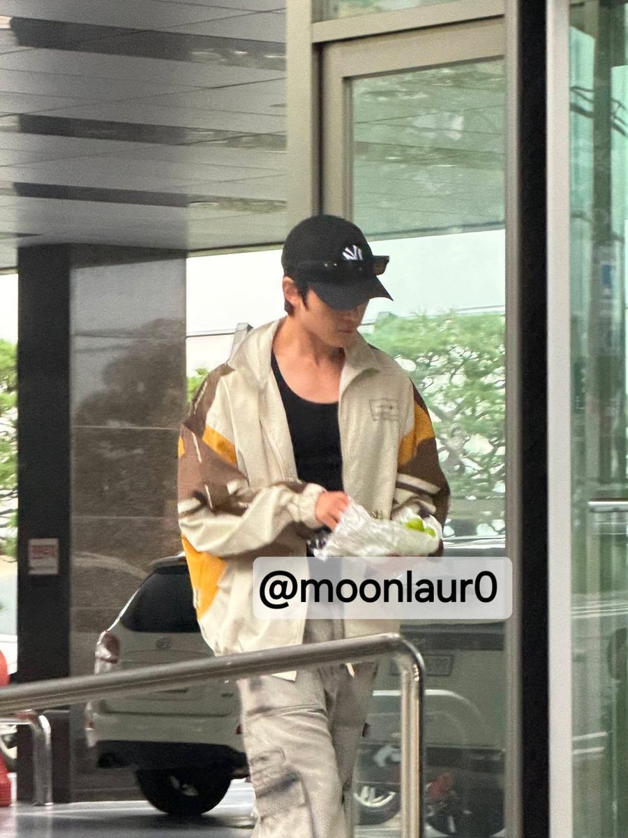 moonlaur0's tweet photo. #석매튜 #박건욱 #맽박즈
매튜랑 지웅이 닮았다..ㅋㅋ//♡ 우리 너무 가족이다 https://t.co/TeI73r2wgx