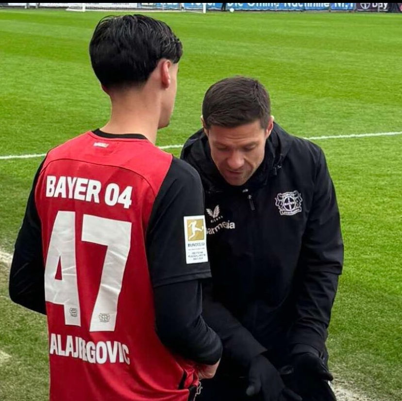 okiTwits's tweet photo. Bayer Leverkusen are demanding upwards of €30M for Kerim Alajbegović, but Chelsea have completely taken control of the race! 🚨

Atalanta were on the verge of completing a deal, but as soon as Alajbegović heard about concrete interest from Chelsea, he put everything on hold to make the move to Stamford Bridge.

He has already given his green light to join us, and club-to-club talks with Leverkusen are set to open shortly.

Despite interest from multiple European sides, Xabi Alonso’s direct backing has put Chelsea in pole position to secure the Bosnian international! 💙🔥

Let’s get this done!