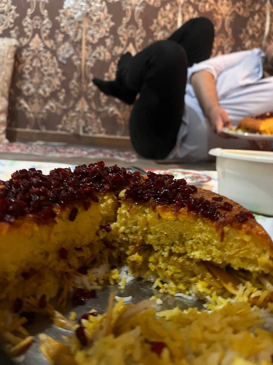 _sepiiii's tweet photo. تیر ۱۴۰۵/ به آشپزی، جمع‌های دوستانه، پیلاتس و درس پناه بردم. https://t.co/nk35HpICf7