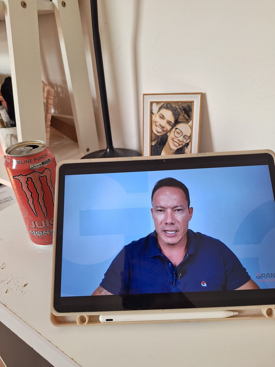 studskcals's tweet photo. batendo ponto com meu maior divo https://t.co/Bk9J5DdcmA
