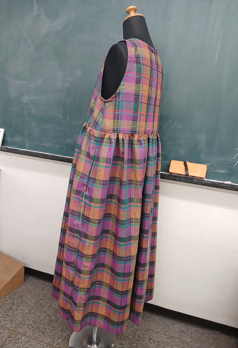 toringopan's tweet photo. ７月に作ったもの
先月作ったさくらんぼワンピと同じパターンでつけ襟&amp;チェックワンピ💜
スパンコールとビーズを縫い付けたフラットカラーは取り外しできるので秋冬はシンプルニットとかに合わせたい😆 https://t.co/Ab2P921vGg