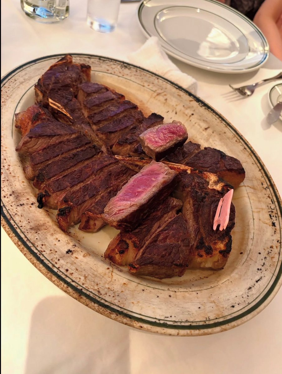 wolf__bitcoin's tweet photo. 漢なら肉を食え。

ガリガリのトレーダー仲間の教えです＾＾ https://t.co/0YNYsZxI3m