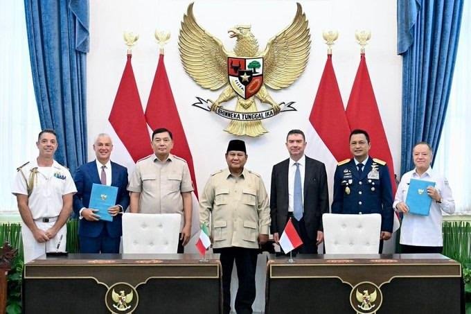 indepenSumatera's tweet photo. Prabowo lebih pilih habiskan 30 triliun untuk beli pesawat dibanding menghabiskan 30 triliun untuk pemulihan aceh. 

Miris😭 https://t.co/gH6bTgfe9T