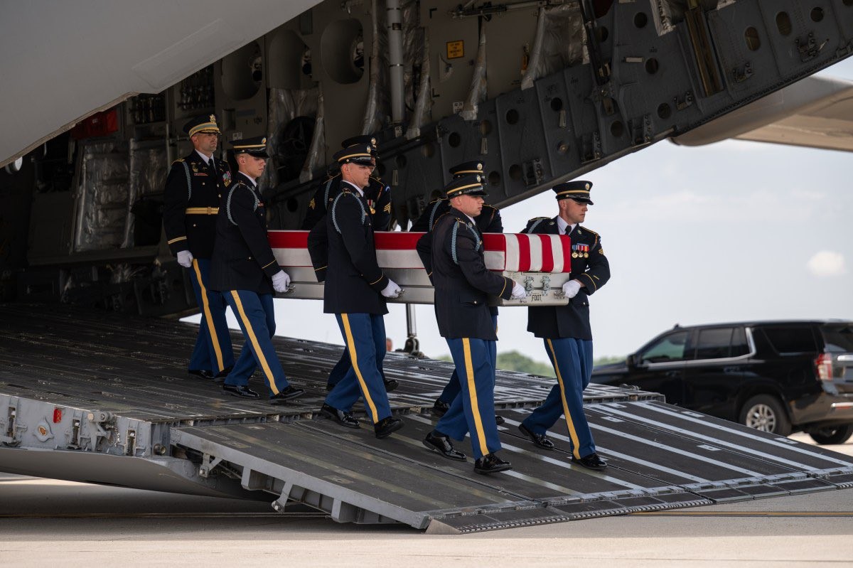 MarysD1235ff's tweet photo. May the Lord Bless them and Keep them and their families. https://t.co/vWyAbIcJQ7
