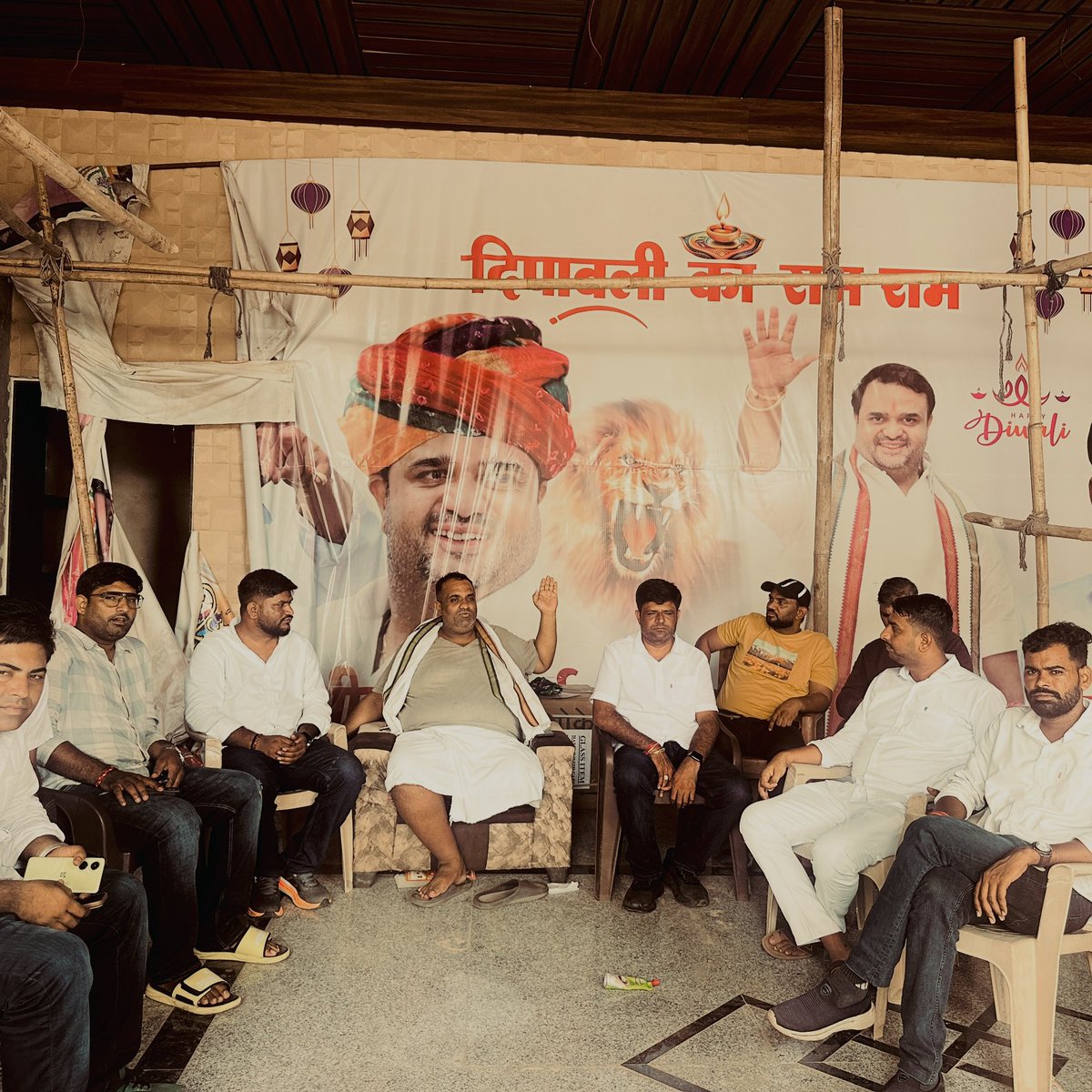 Gopal_Bassi's tweet photo. भीलवाड़ा के दबंग नेता बड़े भाई साहब आदरणीय नीरज जी गुर्जर से मुलाकात कर स्नेह प्राप्त किया अपनों के प्रति लगाव और आपके बेबाक निडर व्यक्तित्व ने समाज को ताकत दी है 
आपका अथा प्रेम मुझे हमेशा ऊर्जा और हौसला देता है 
भगवान श्री देवनारायण जी आपको दोगुनी शक्ति प्रदान करें ♥️🙏
@dgurjarofficial