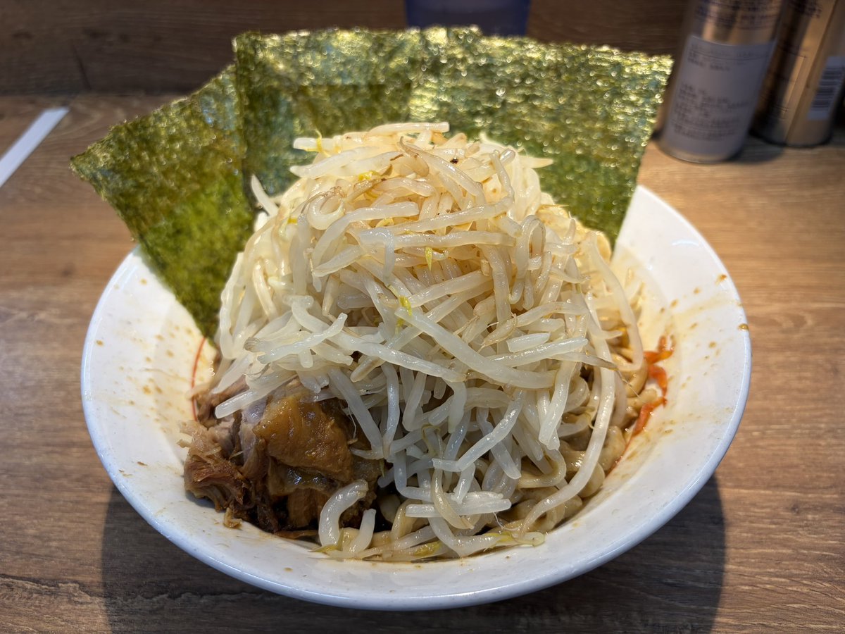 AgYex0's tweet photo. ラーメン81杯目

自家製麺 浜一

海老エビ☆ロック

昼営業復活‼️
さらに限定が海老🦐まだ実食できてなかったので、限られた昼時間に合わせて訪問😁
海老の旨味と麺の美味さを堪能し、完食😋
夏は全員が暑さとの戦いだと思いますが、ご馳走様でした‼️ https://t.co/13aEibq9co