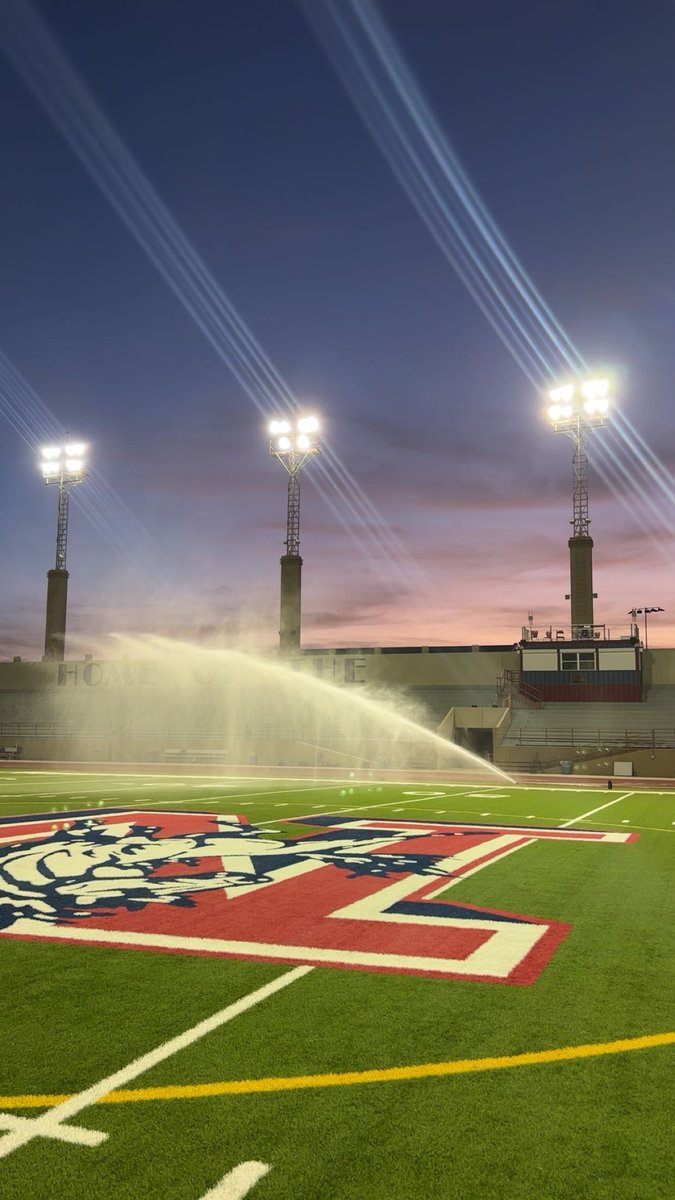 HelmetAz's tweet photo. Field #10: The North High Mustangs
@north_mustangs @CoachSanders85
Phoenix Union High School District
Phoenix, AZ
EST: 1939
Want your Arizona high school field #AZFieldFeud? Sign up Below: #repAZ
https://t.co/PUFSSUXX2F https://t.co/kFhDHAkQPl