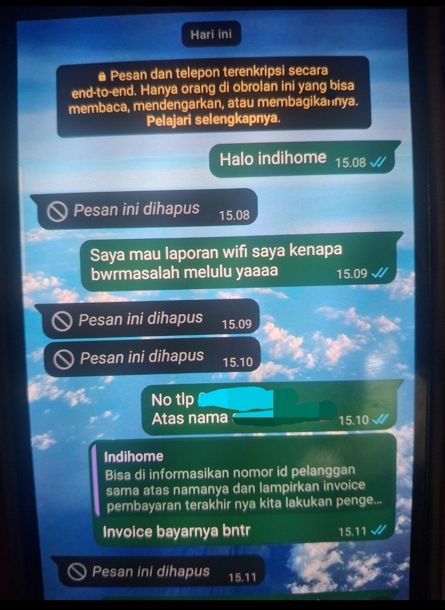 maatchachih's tweet photo. jadi awalnya kakak aku ngechat dari instagram dengan maksud karena wifi dirumahku dari kemarin gabisa.. kayanya itu akun fake indihome, alias cs indihome abal" lalu dialihkan ke whatsApp https://t.co/YPH26ynHSa