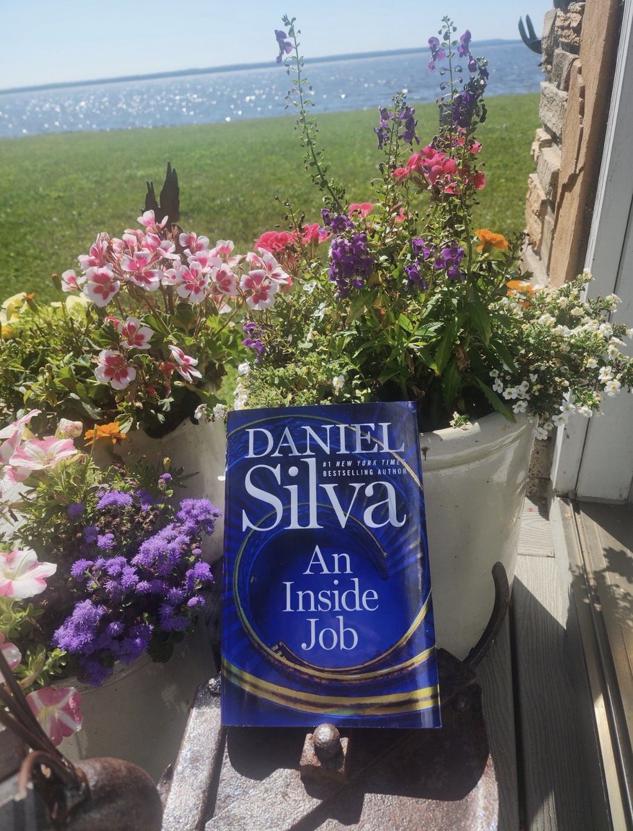 danielsilvabook's tweet photo. Winner of “Still Life with a Book” 
Thank you @TWR1955 real life artist in beautiful Michigan! 
Swipe to see over the years to #Ransom https://t.co/bqEUjETVlR