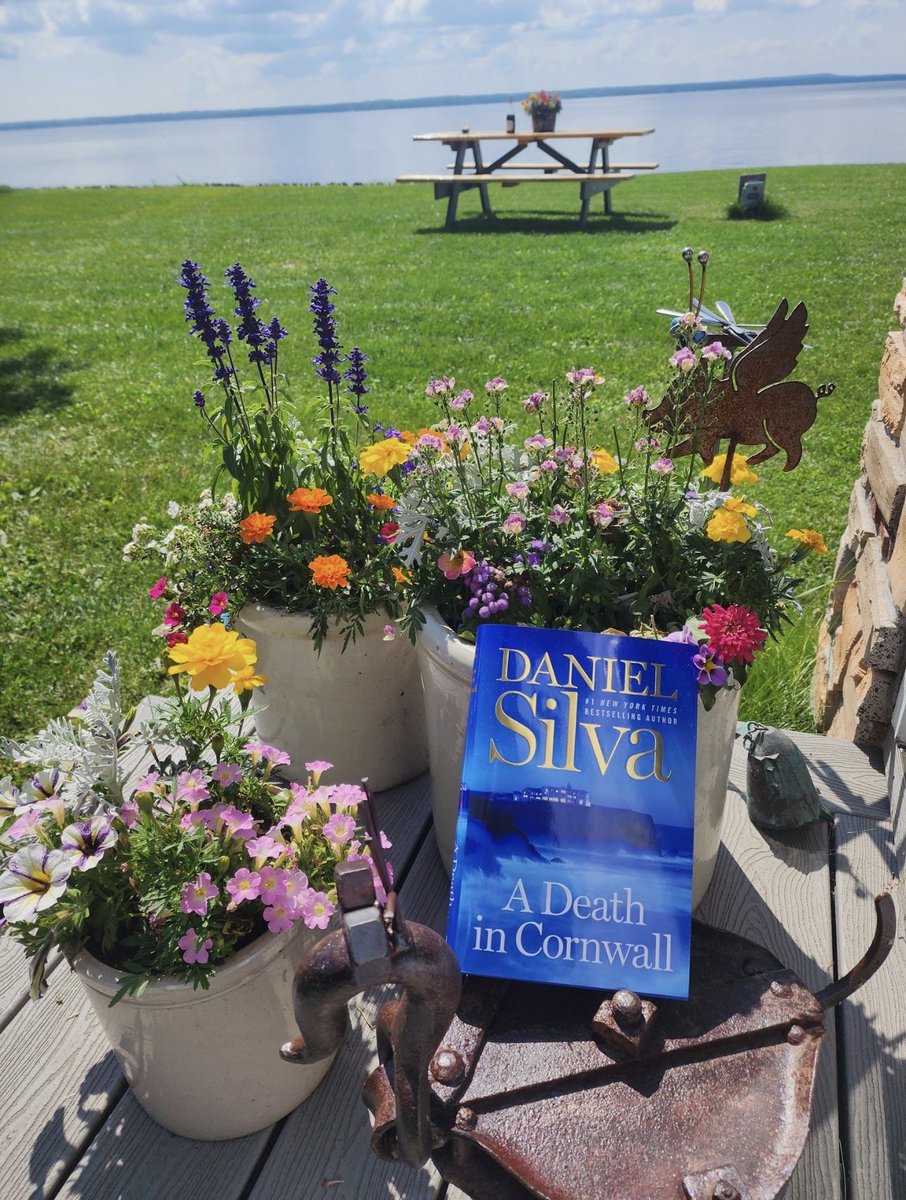 danielsilvabook's tweet photo. Winner of “Still Life with a Book” 
Thank you @TWR1955 real life artist in beautiful Michigan! 
Swipe to see over the years to #Ransom https://t.co/bqEUjETVlR