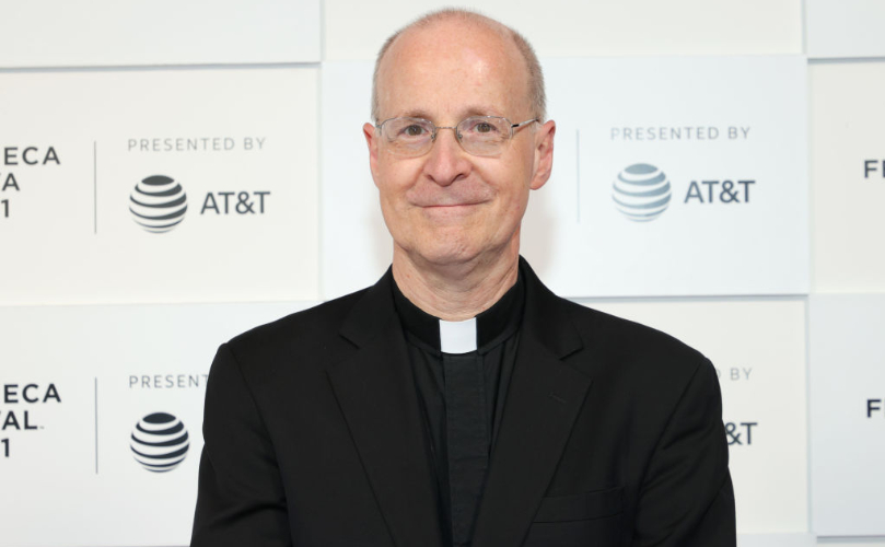 MLJHaynes's tweet photo. Father James Martin has called for “gay priests” in the Catholic Church

He added:
“The most compelling argument for openness to ordaining gay men to the priesthood is the presence of many holy and healthy gay and celibate priests”

Full details on @CatholicHerald