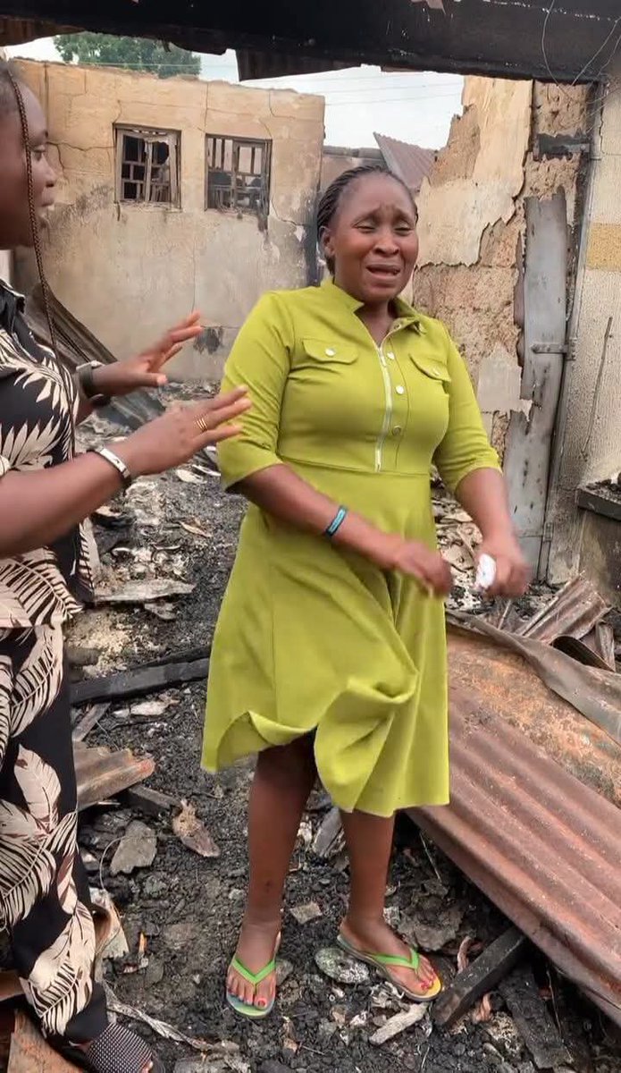 anthonyabakporo's tweet photo. She called Rivers State Fire service to come quench fire burning in her house, and they told her to bring N450,000 😳

They didn't show up for over four hours  until the fire burnt down everything... https://t.co/DV2S4zAIS0