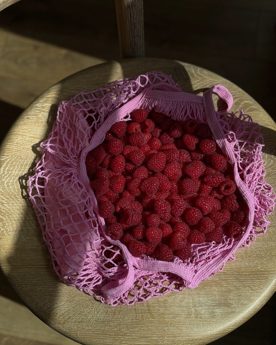 prtygal777's tweet photo. Raspberry or Strawberry https://t.co/nZVQSZl3tn