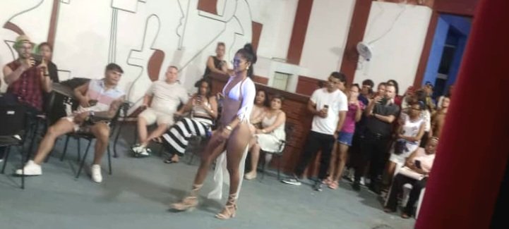 vasilymenpe's tweet photo. En la #ahscav Guayza D'Frank hizo su desfile de modas Cuando calienta el sol, muy a tono con este #Verano2026 #LatiendoConFidel
@ahsjovenescuba
@YaselToledoG https://t.co/EEQLBXgltk