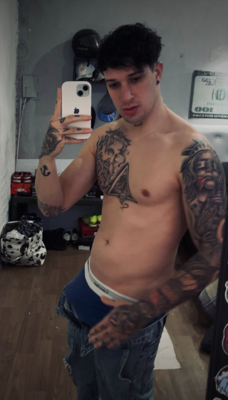 DomTopArthur's tweet photo. Bored and h*rny😏 L!nk👆 https://t.co/ND136bt462