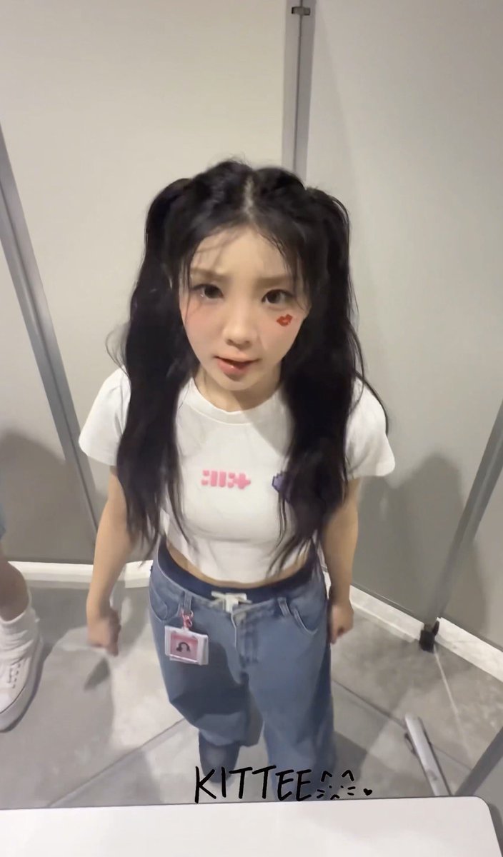 1eezihee's tweet photo. 진짜 졸귀처럼생겼네…….. 아일릿의졸귀라는멤버 https://t.co/y5LZ10UIfM