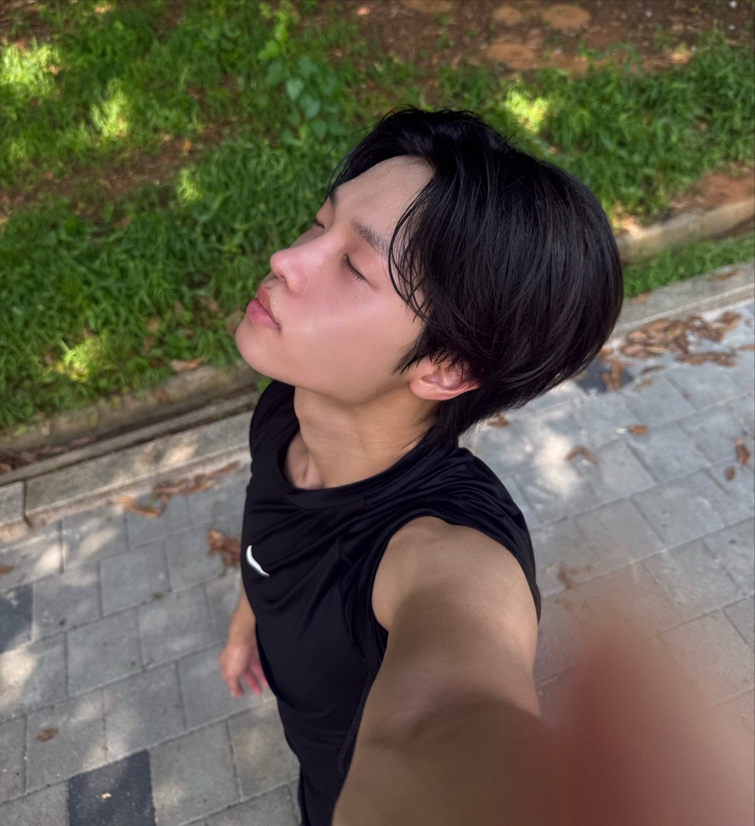 SAKU_START's tweet photo. DSPから離れる報道があったけど本当かな？引っ越しするって聞いてからドキドキしてたけど…

いつもドンピョが幸せな活動ができるように祈ってるよ🐧❤️🩵今日のWeverse LIVEもかっこよくて‼︎‼︎かわいかった‼︎‼︎
素敵な事務所で伸び伸びと活動してほしい

#동표 https://t.co/Keuqhkms1E