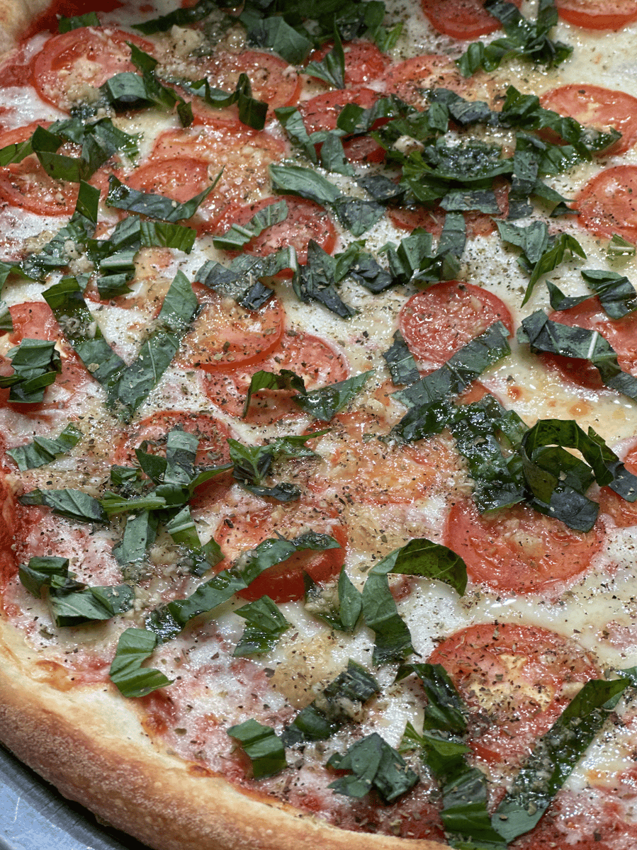 Brick3Pizza's tweet photo. Fresh, simple, and full of flavor 🍕 California Pie at Brick 3 Pizza brings together classic cheese pizza with fresh tomatoes, basil, and garlic for a craveable bite every time. 🌿🧄 #Brick3Pizza #CaliforniaPizza #PizzaNight https://t.co/LWLpShv8rU