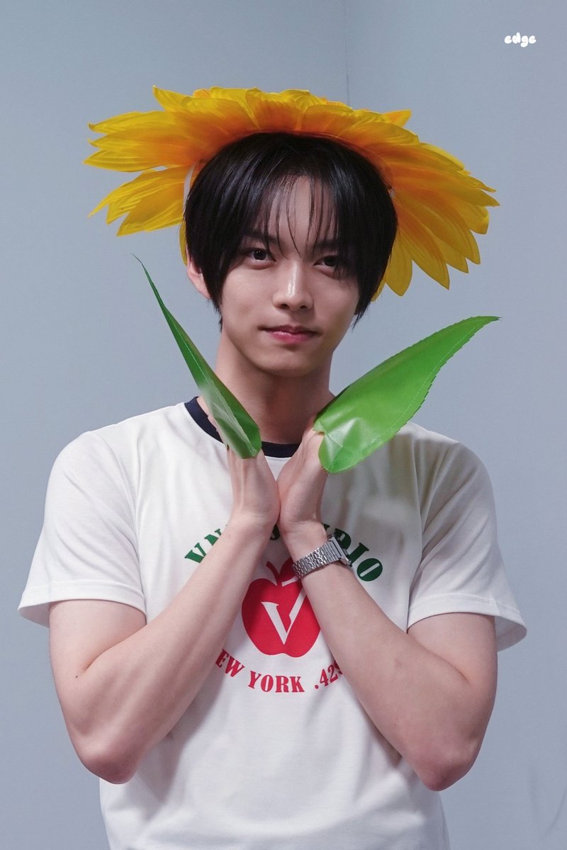nazedge's tweet photo. 260723 🌻💛

#도혁 #DOHYEOK #ドヒョク
#네이즈 #NAZE https://t.co/i6IBwliCYi