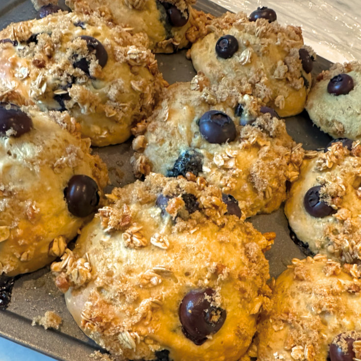FriendThatCooks's tweet photo. Summer dessert with a boost 🫐☀️ Protein blueberry granola muffins bring sweet, satisfying flavor with a little extra fuel for busy days. Perfect for breakfast or an afternoon treat ✨ #SummerDessert #BeatTheHeat #PersonalChef #FriendThatCooks https://t.co/2WArsfankl