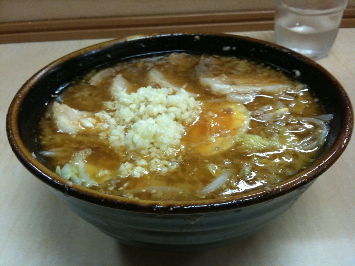 GontaSparky's tweet photo. とうとうこの日が来てしまったのですね。仕事の都合で遠方に引っ越して10年以上、いつかご挨拶に行ってつけ麺(味噌でない)を頂こうと思っていました。あの日、まだつけ麺がメニューにない頃、小豚を食べ終わって限界の私に試作品だけど食べてみて、と笑顔でつけの試作品(続く) #二郎　
#京成大久保 https://t.co/Homp1OBOCU