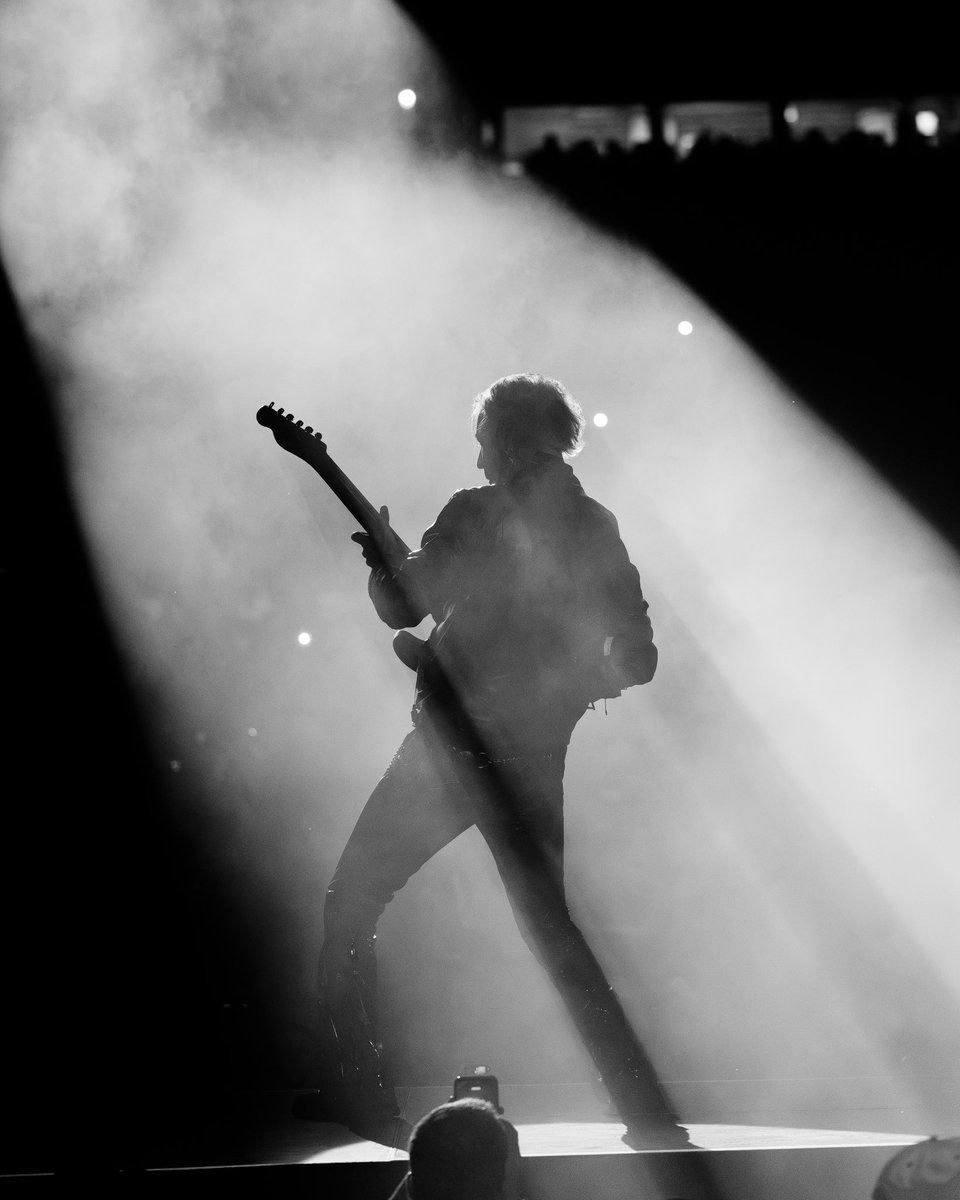 MotleyCrue's tweet photo. 🎸Toronto ripped it! 🎸

New Hampshire. You’re next! 

Don’t miss the spectacle. 🎫 at https://t.co/JDE58UhDXK

📸: @danladue

#MötleyCrüe #TheReturnOfCarnivalOfSins https://t.co/hjaS9XILyz