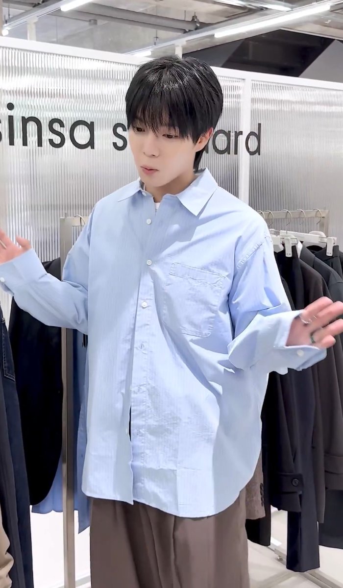 heonimelon's tweet photo. 너무 귀여웡 🩵
#베리베리 #VERIVERY #VRVR
#동헌 #DONGHEON #MusinsaStandard https://t.co/Dh3G9xO7ms