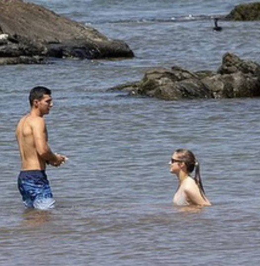 SeamH65150's tweet photo. Princess Leonor of Spain, just 20, enjoying some quality time with her boyfriend at the beach.🥹💕 https://t.co/Xb33R91nbU
