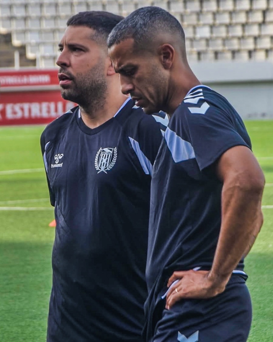 eurofootcom's tweet photo. 🇪🇸🧠 Thiago Alcantara and Jordi Alba coaching together! ✅ https://t.co/hgaDQBNtWg