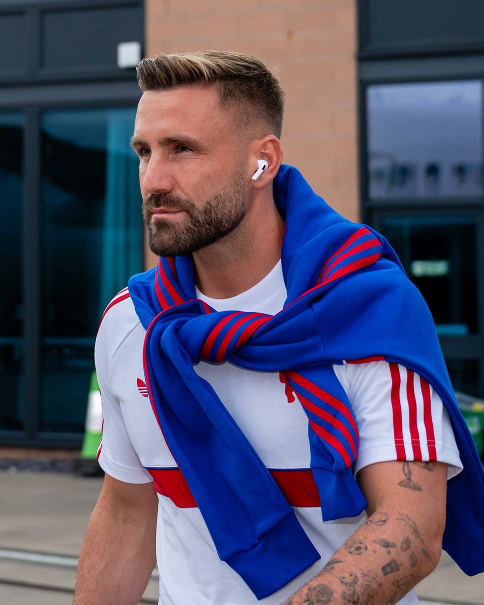 ManUtd's tweet photo. Jetting off in style 🔥