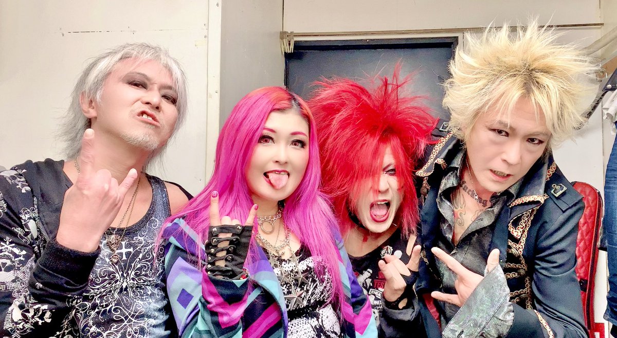 aka_ne_san's tweet photo. わしゃ頑張るぜー！！🔥💪
メンバーには沢山心配かけてしまって
でも、大丈夫だよ🙆‍♀️と応援してくれる
最高に優しくて頼れるメンバー✨
なのだよ！！🥹感謝しかない🙇‍♀️
VELVET★CHERRY🍒
やれる限りやってくぞ！！
8月2日(日)池袋手刀💥
来てくれー！！気合い❤️‍🔥のライブ
やるぞっ🤘DMも待ってる‼︎ https://t.co/1zfhAKAm5y