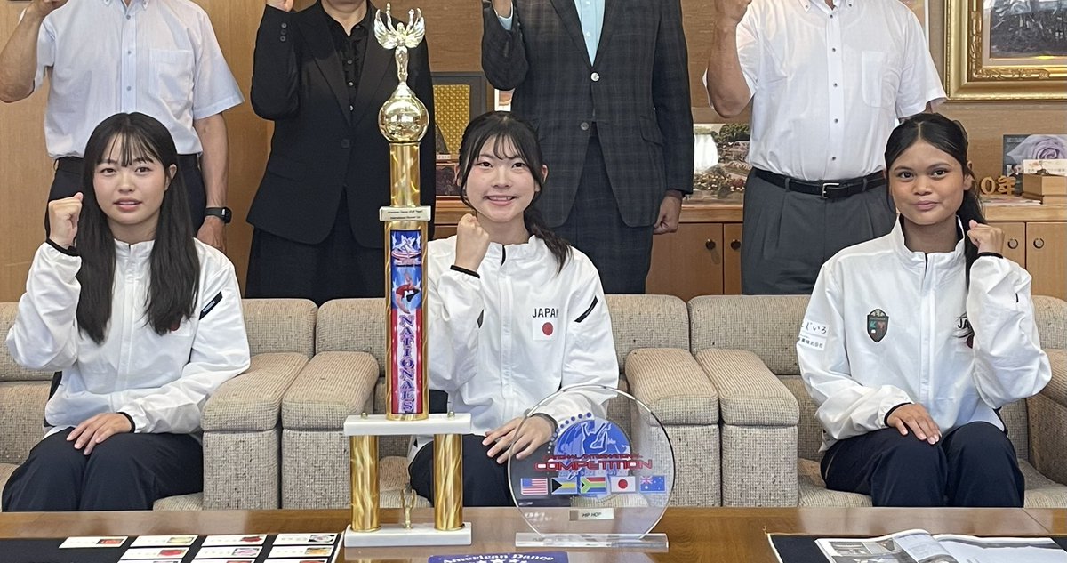Kunhiroppu's tweet photo. 3月28日にアメリカ・テキサス州で開催『American Dance National／International Championship』に出場された #英数学館高等学校ダンス部 の皆さんが来訪
全部門中12位(163チーム中)
HIPHOP部門2位　の成績を見事に勝ち取られました😃　おめでとうございます🎉

#福山市議会議員
#副議長
#宮本ひろき https://t.co/bDE7F3MyxZ