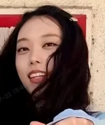 pannchoa's tweet photo. NewJeans' Haerin appears to have laminated her teeth
https://t.co/Impx5Vvzj5 https://t.co/QGF8pglDVf