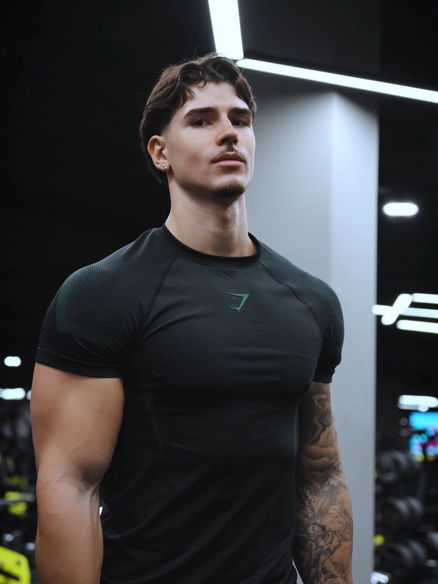 bemditodlestez's tweet photo. 𝓒᥆ᥒһᥱçᥲ-mᥱ.  
    
 — 𝓝᥆mᥱ:  𝕸iguel 𝕽eacher
 — 𝓐ᥣ𝗍ᥙrᥲ: 1,90m
 — 𝓘ძᥲძᥱ:  25anos
 — 𝓢іgᥒ᥆:  𝕬ries
 — 𝓔s𝗍ᥲძ᥆ ᥴі᥎іᥣ: 💍@d3vilsun_ 
 — 𝓢ᥱ᥊ᥙᥲᥣіძᥲძᥱ: 𝕳ᥱ𝗍ᥱr᥆
 — 𝓔s𝗍ᥲçã᥆ 𝖿ᥲ᥎᥆rі𝗍ᥲ:  𝕺utono
 — 𝓒᥆r 𝖿ᥲ᥎᥆rі𝗍ᥲ: 𝕻reto/ 𝕬zul https://t.co/BGKH4b79mL
