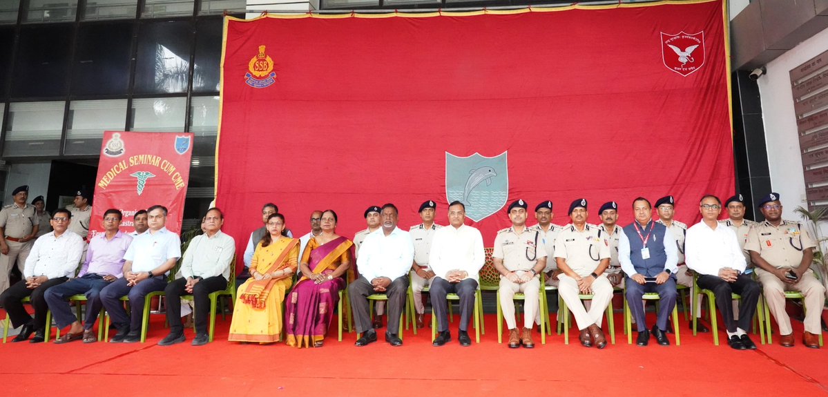 ssbpatna's tweet photo. दिनांक 23–24 जुलाई 2026 को सीमांत मुख्यालय, सशस्त्र सीमा बल, पटना में दो दिवसीय Continuing Medical Education (CME) कार्यक्रम का आयोजन किया जा रहा है। कार्यक्रम का शुभारंभ श्री निशीत कुमार उज्ज्वल, भा.पु.से., महानिरीक्षक, सीमांत मुख्यालय, सशस्त्र सीमा बल, पटना तथा डॉ. अशोक राय, महानिरीक्षक (चिकित्सा), सशस्त्र सीमा बल, बल मुख्यालय, नई दिल्ली द्वारा दीप प्रज्ज्वलित कर किया गया। इस अवसर पर डॉ. एस.के. राय, उपमहानिरीक्षक (चिकित्सा), सीमांत मुख्यालय, पटना द्वारा उपस्थित मुख्य अतिथि एवं सभी चिकित्सकों का स्वागत किया गया।
कार्यक्रम में एम्स, पटना के निदेशक प्रो. डॉ. राजू अग्रवाल, आईजीआईएमएस, पटना के निदेशक डॉ. बिंदेश्वर कुमार, डॉ. मनीष मंडल (चिकित्सा अधीक्षक, आईजीआईएमएस), एम्स, पटना के अधिष्ठाता (डीन) प्रो. (डॉ.) पूनम प्रसाद भदानी तथा एनएमसीएच, पटना की प्राचार्या डॉ. उषा कुमारी सहित विभिन्न प्रतिष्ठित चिकित्सा संस्थानों के विशेषज्ञ चिकित्सकों ने भाग लिया। साथ ही केंद्रीय सशस्त्र पुलिस बलों (CAPFs) के विभिन्न विभागों के चिकित्सक भी इस कार्यक्रम में सम्मिलित हुए।
विशेषज्ञ चिकित्सकों द्वारा PPT प्रस्तुतीकरण के माध्यम से विभिन्न रोगों, उनके उपचार, नवीन चिकित्सा तकनीकों, स्वास्थ्य प्रबंधन तथा चिकित्सा सेवाओं से संबंधित महत्वपूर्ण विषयों पर विस्तृत जानकारी साझा की गई। कार्यक्रम के दौरान चिकित्सा क्षेत्र में नवीनतम शोध, अनुभवों तथा विभिन्न चिकित्सा प्रणालियों से संबंधित विषयों पर भी सार्थक विचार-विमर्श किया गया।
#SSB #SeemaSurakshaBal #FrontierHQPatna #CME2026 #MedicalEducation #Healthcare #AIIMSPatna #IGIMS #NMCH #SSBPatna #MedicalSeminar #ContinuingMedicalEducation #ServiceSecurityBrotherhood