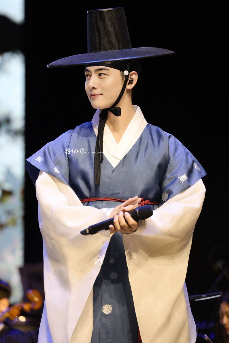 CEWNation's tweet photo. We got a glimpse of you today and it feels like our life is back again to its full blossom 

 We've missed you Lee Dongmin and your beautiful voice! 

Words can't express how seeing you perform make us the happiest fans 🥹

Cha Eunwoo you were born to shine on stage! 💙 

#CHAEUNWOO #차은우 
© S2_eunwoo
