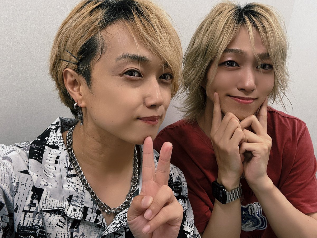 shinn_secret01's tweet photo. 俺と山田サポートラストライブありがとう！
足を運んでくれてありがとう😭
とりあえず俺は一旦演者終了のお知らせ。
泣かないべ。と、たかを括ってたけどラストの曲泣いてしまって歌えんかった。ごめんね。
山田ともバイバイだ👋お疲れ様！！
プリ同で会うけど。

すぐるとけいちゃんもありがとね！！ https://t.co/rjWztlhOYk