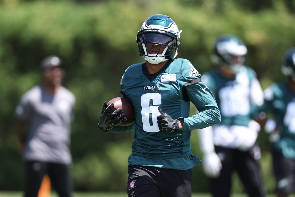 UnderdogNFL's tweet photo. HC Nick Sirianni on DeVonta Smith this season:

"I’m excited for the extra opportunities that DeVonta is going to get his way. And I know every time that we've given him extra opportunities, he's always taking advantage of those. And so now he's going to get more of those." https://t.co/9Vic9EMAjQ