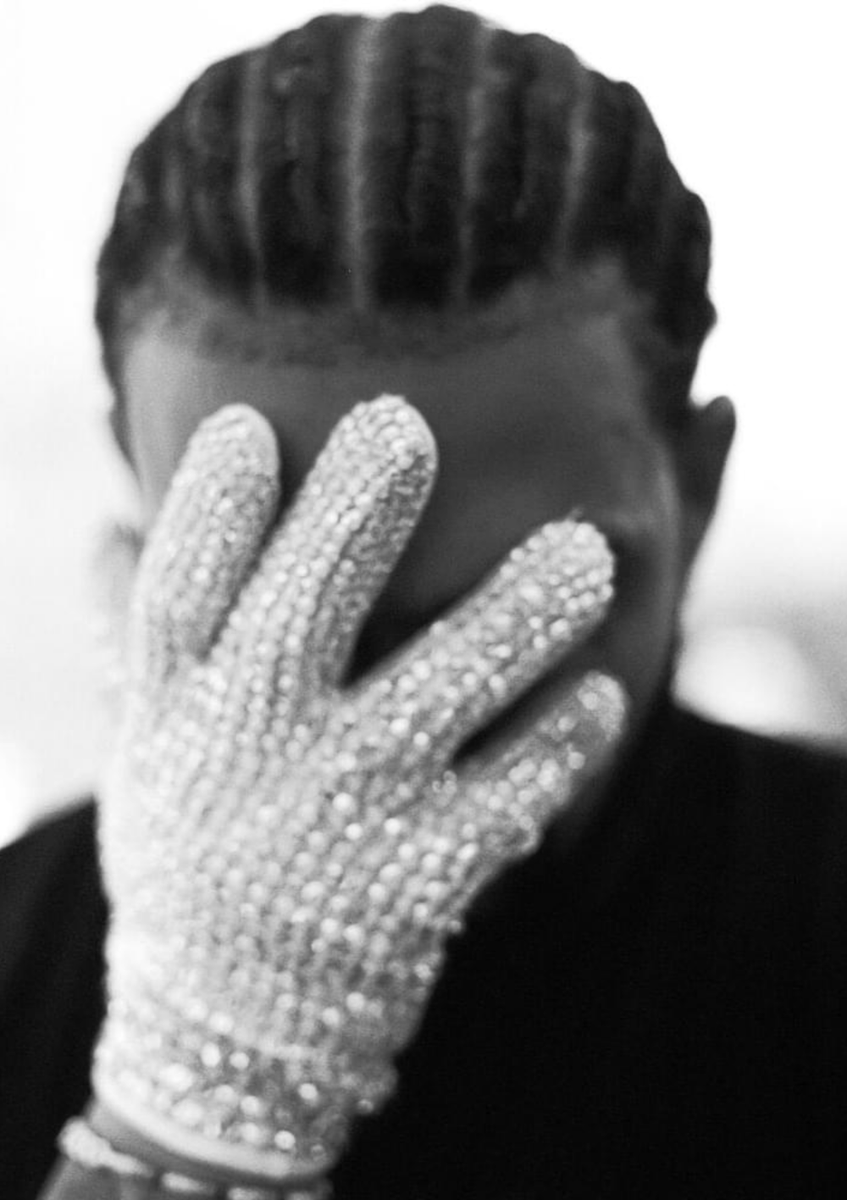 Kurrco's tweet photo. Drake’s 'ICEMAN' has now spent more days at #1 on U.S. Apple Music than any other hip-hop album, totaling 46 days 🏆

It surpasses the previous record held by Drake’s own 'Certified Lover Boy' and 'For All The Dogs', both of which spent 44 days at the top.